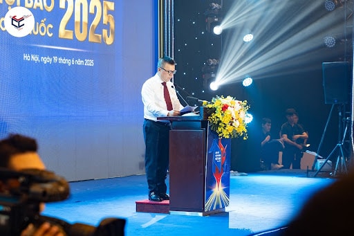 Ảnh 2: Đồng chí Lê Quốc Minh phát biểu mở đầu Lễ khai mạc Hội báo toàn quốc năm 2025. (Ảnh: CJC)