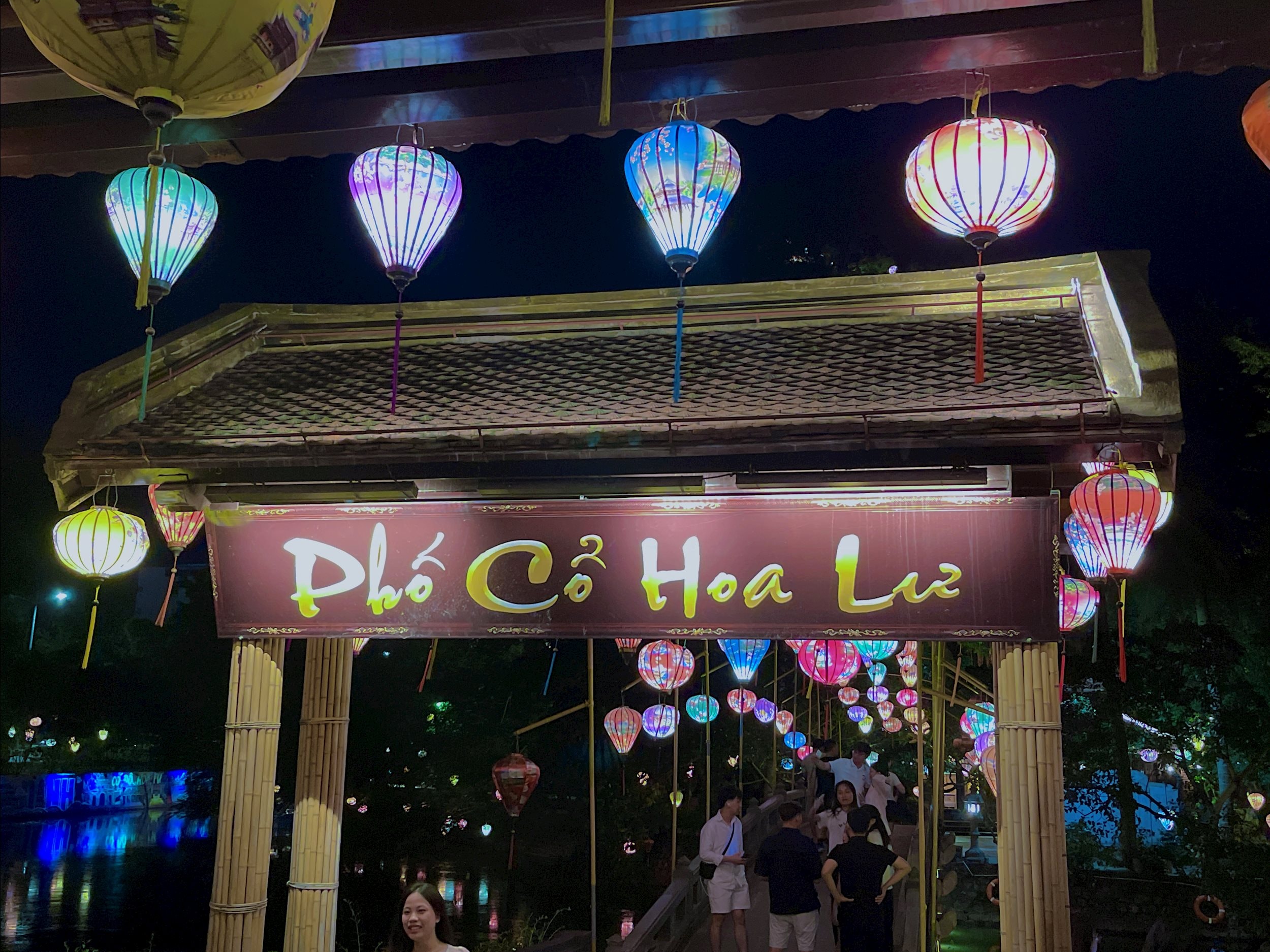 Ảnh cầu đá băng qua hồ Kỳ Lân