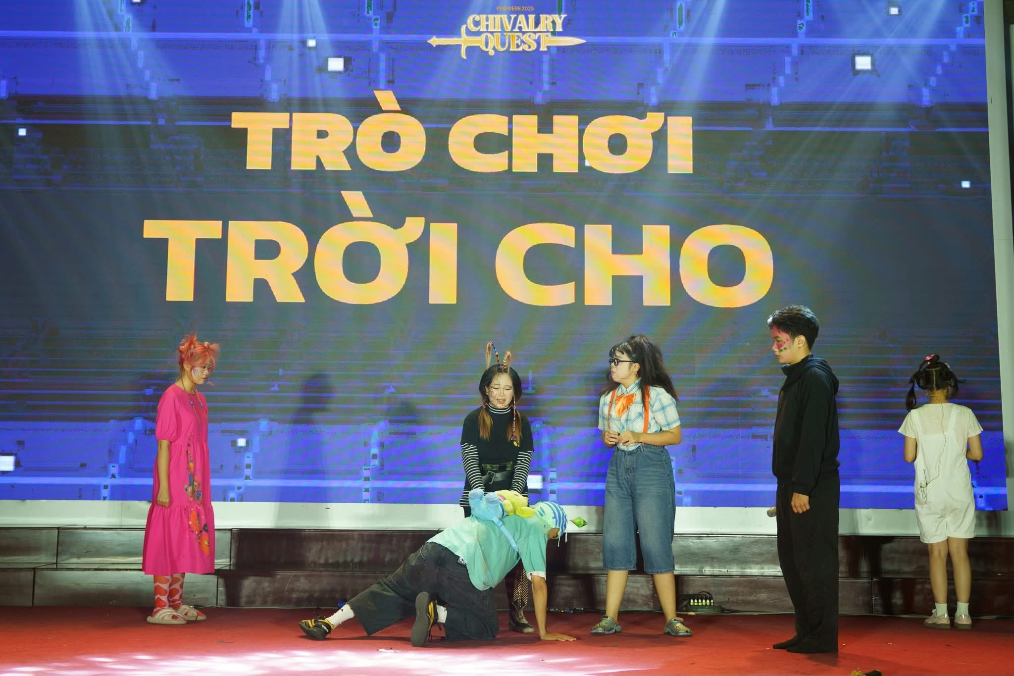 Ngay khi công bố, vở kịch đã nhận được nhiều sự chú ý từ các bạn sinh viên.