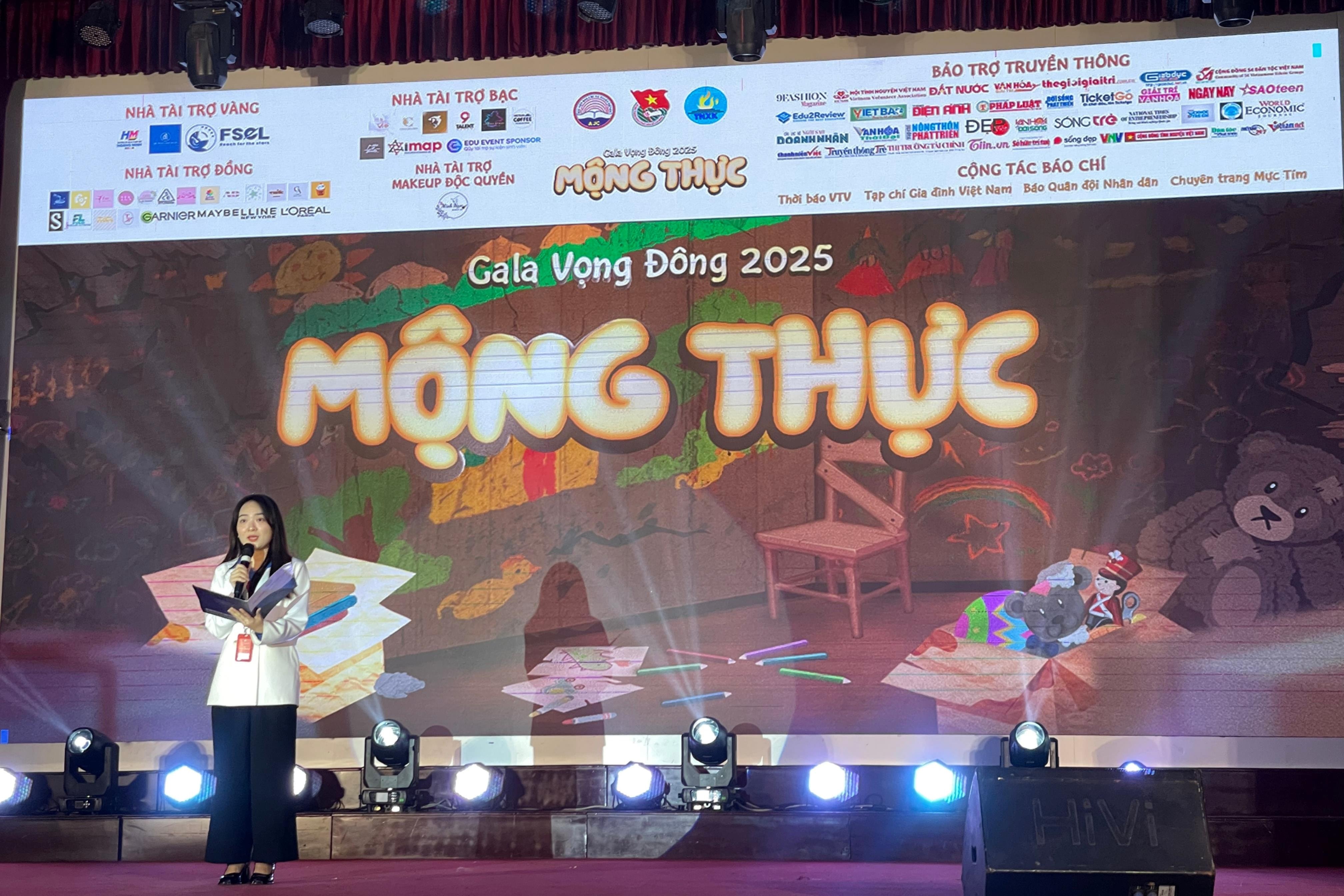 ThS. Nguyễn Phương Anh khẳng định sự kiện không chỉ là một hoạt động tình nguyện mà còn là minh chứng cho tinh thần xung kích, nhân ái và khát vọng cống hiến của tuổi trẻ. (Ảnh: Minh Phương)