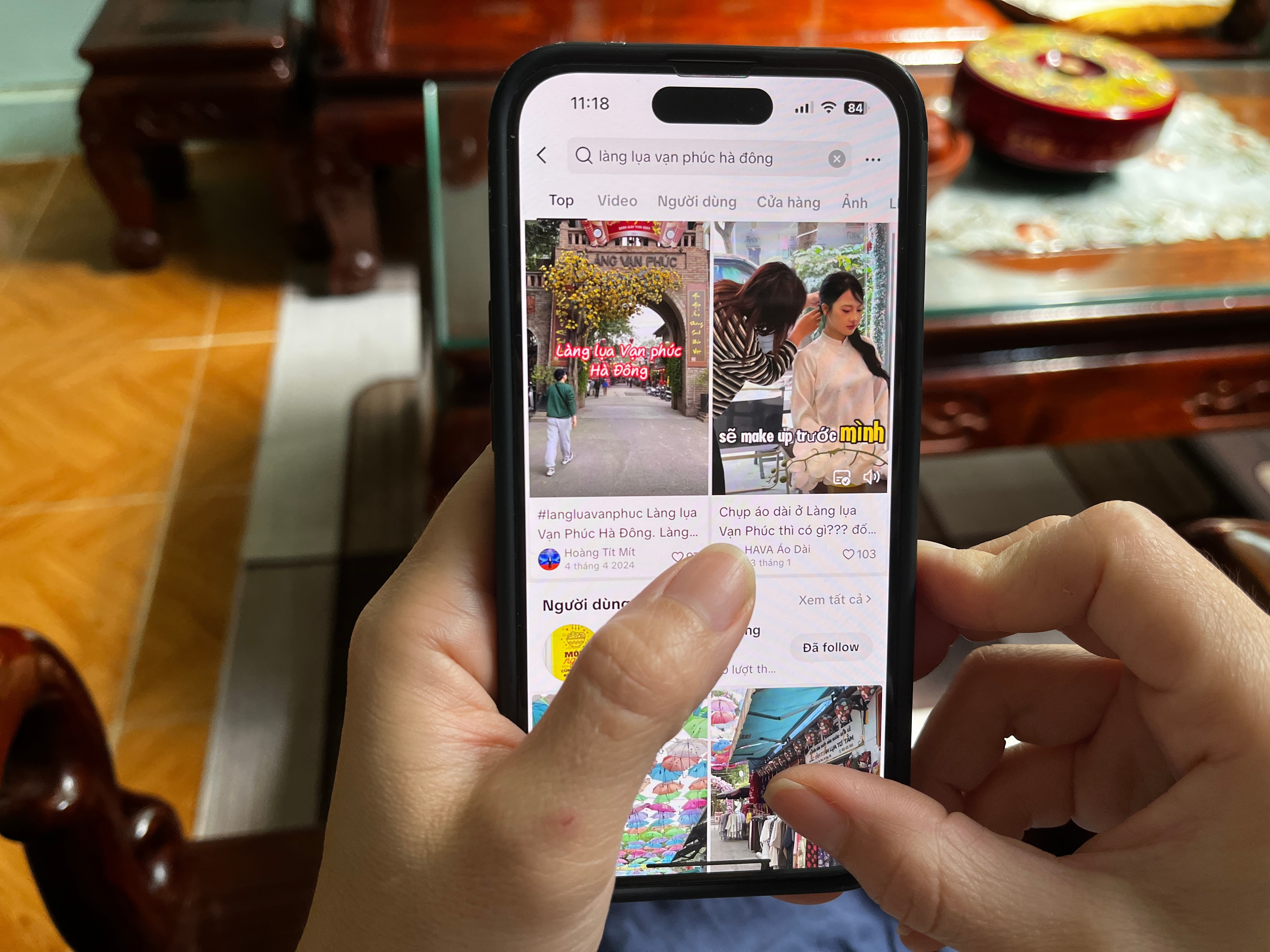 Người trẻ quan tâm về trend áo dài lụa và làng lụa Vạn Phúc qua TikTok (Ảnh_ Thu Uyên)