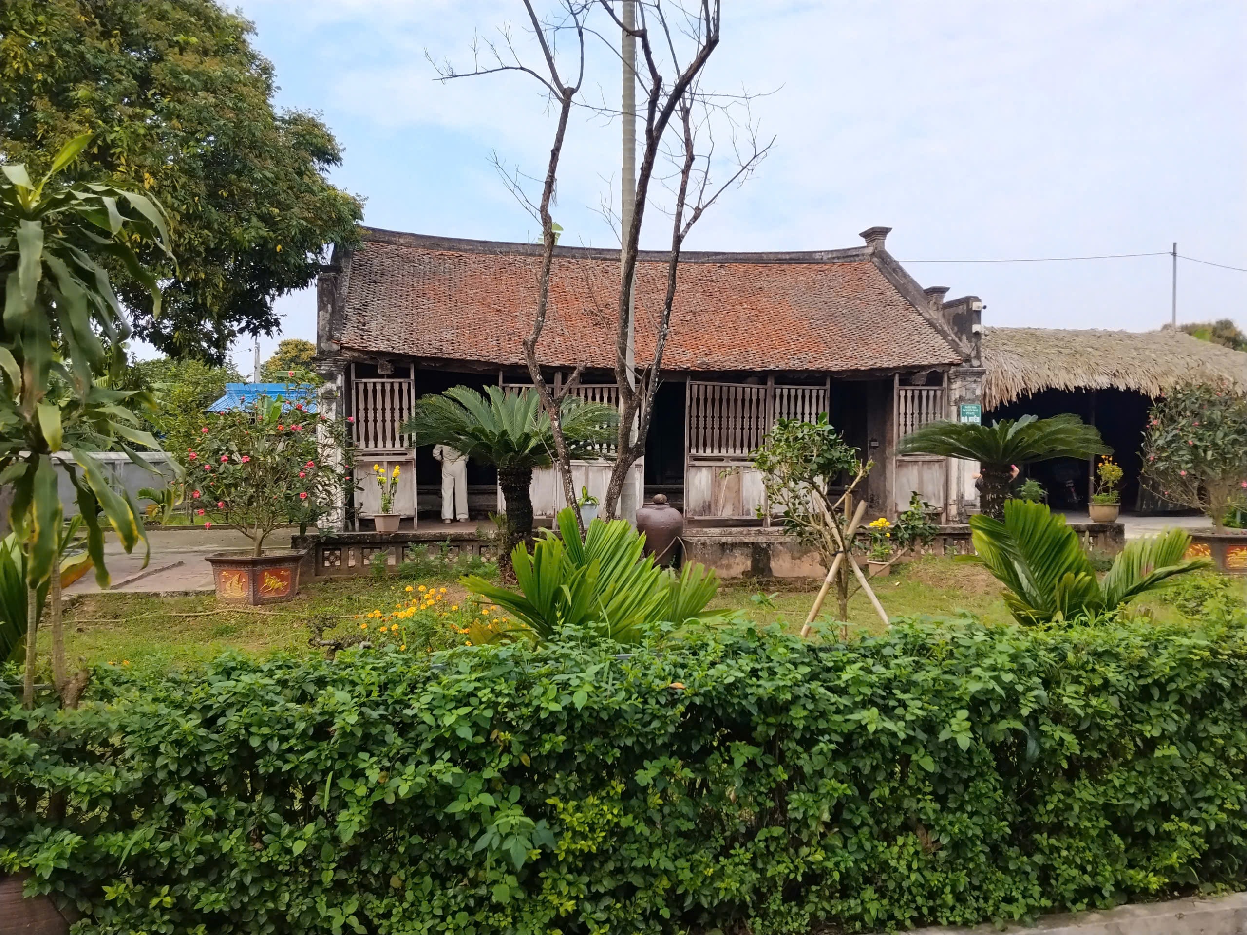 1. Toàn cảnh ngôi nhà Bá Kiến