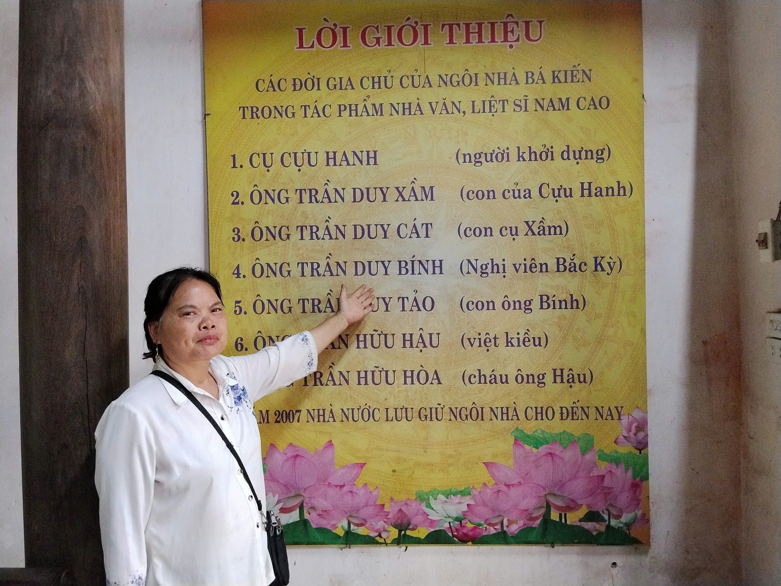 5. Bà Trần Thị Ngà - người trông coi, đón tiếp du khách du lịch