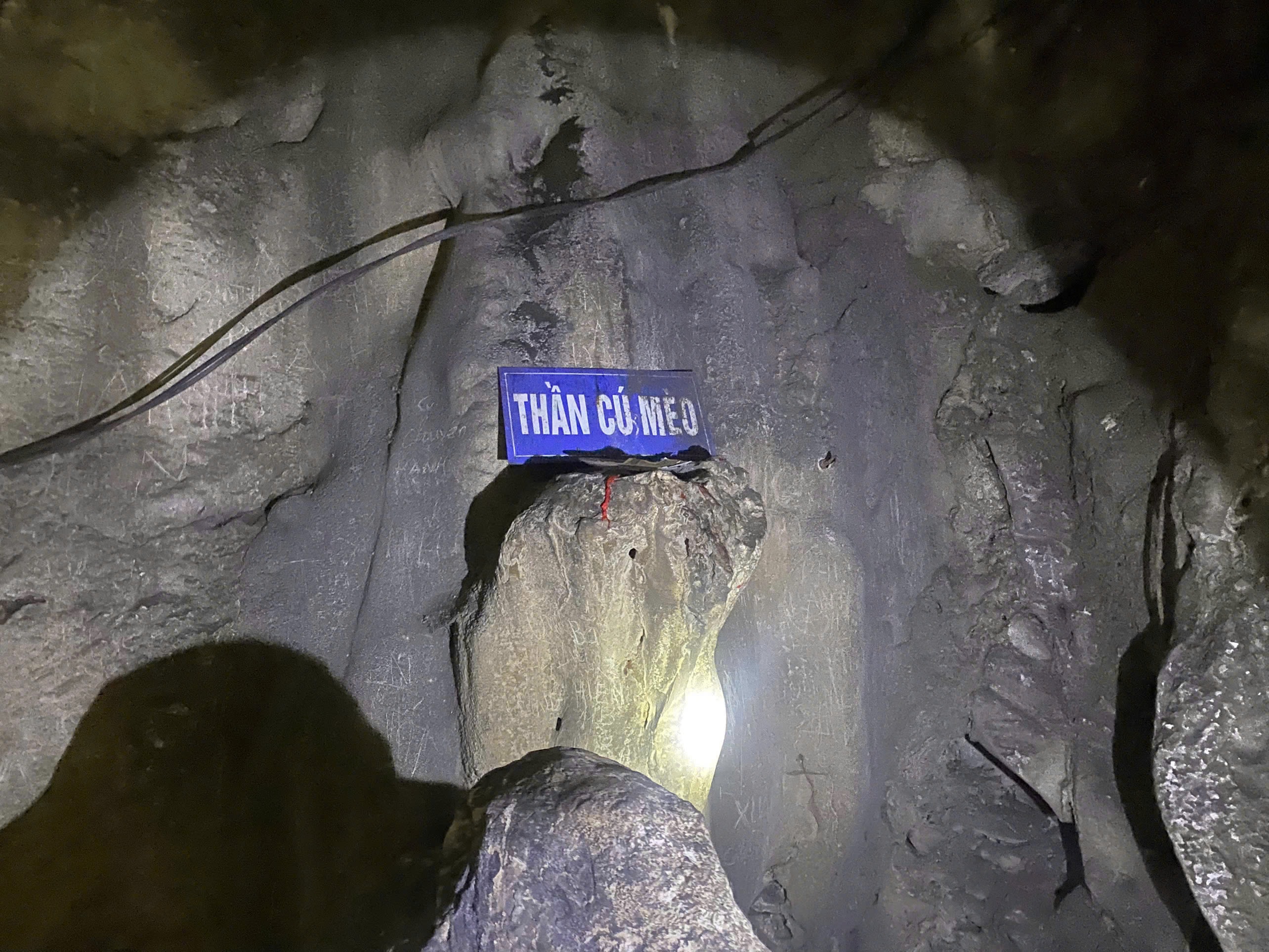 (5) Thần Cú Mèo - nơi du khách sẽ cầu cho đôi mắt sáng