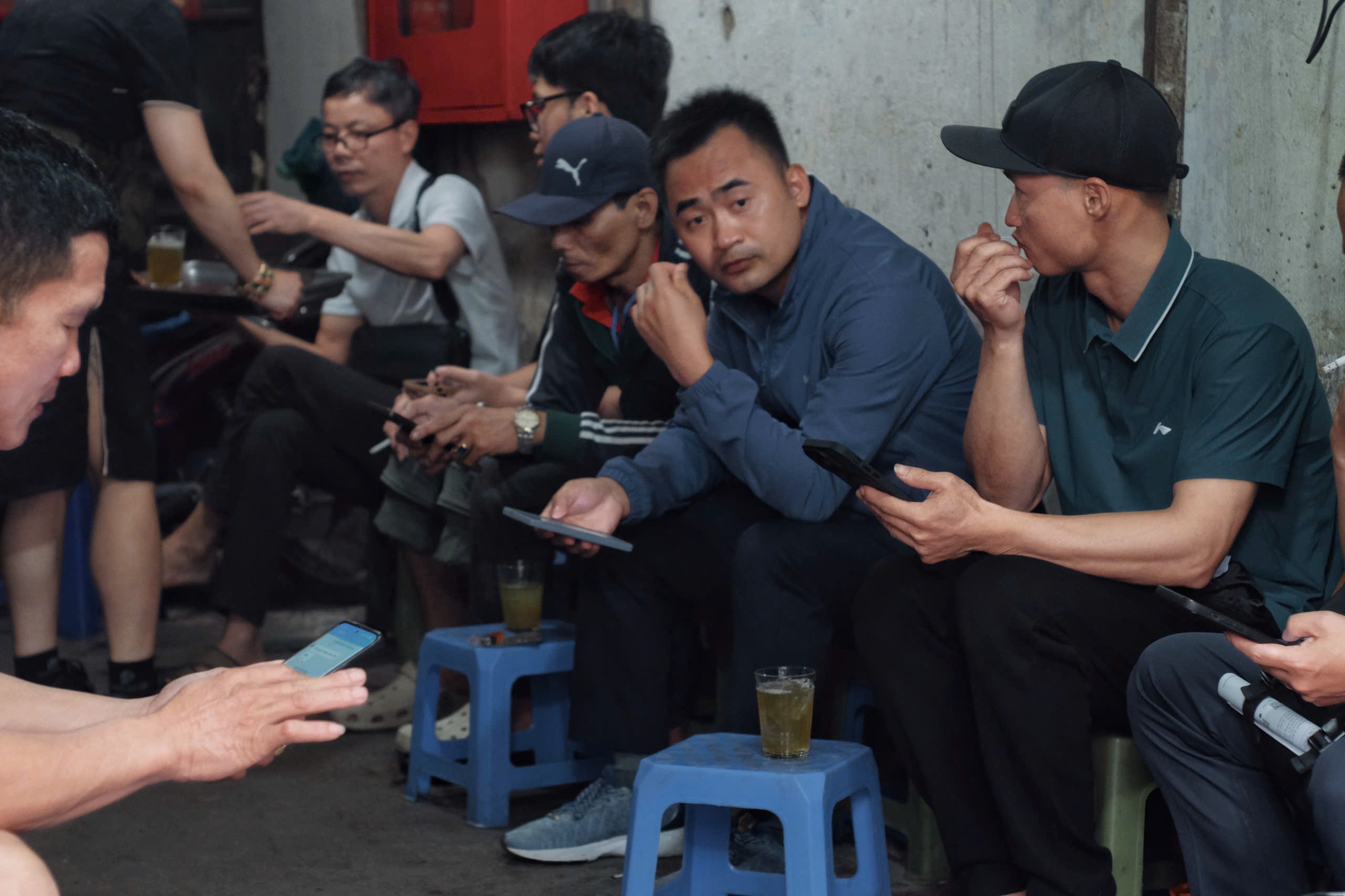 Những vị khách đầu ngày của quán