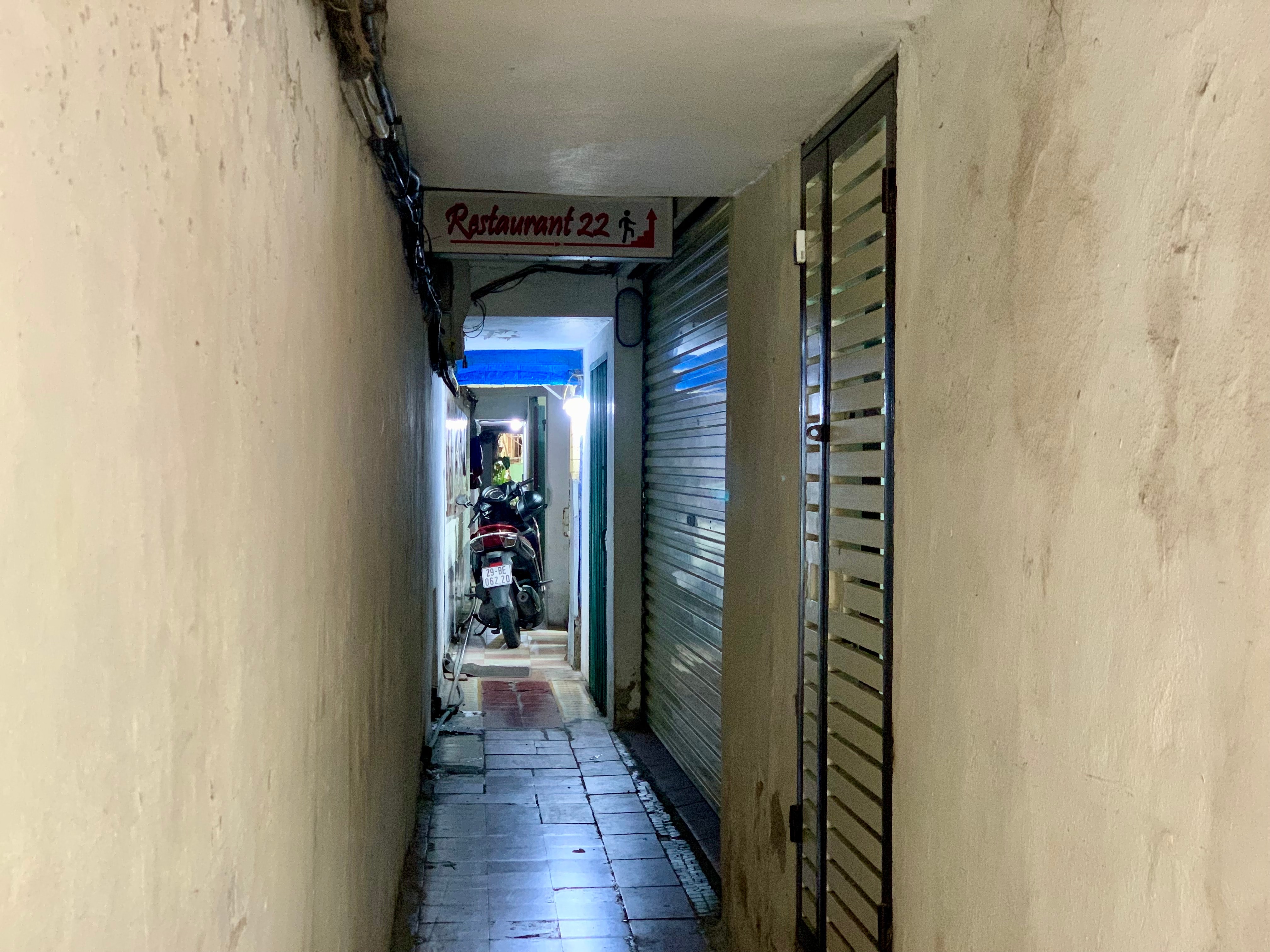 [ngõ] ngõ nhỏ đủ 1 xe máy 2