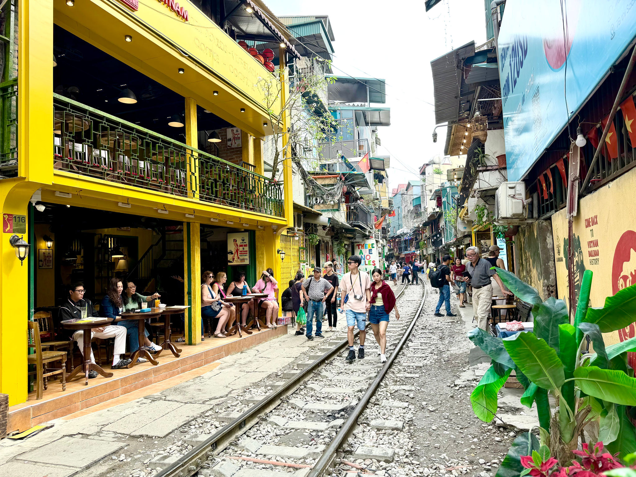 [tàu] toàn cảnh