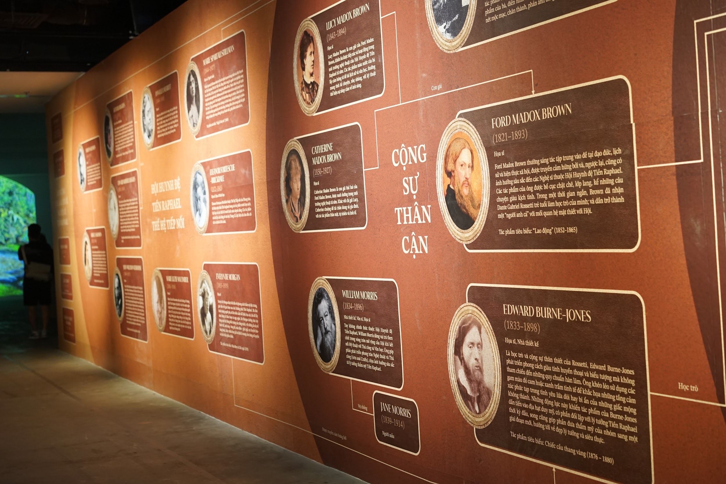 Không gian triển lãm “Her Soul, His Verse - Bóng hình em, Vần thơ anh”