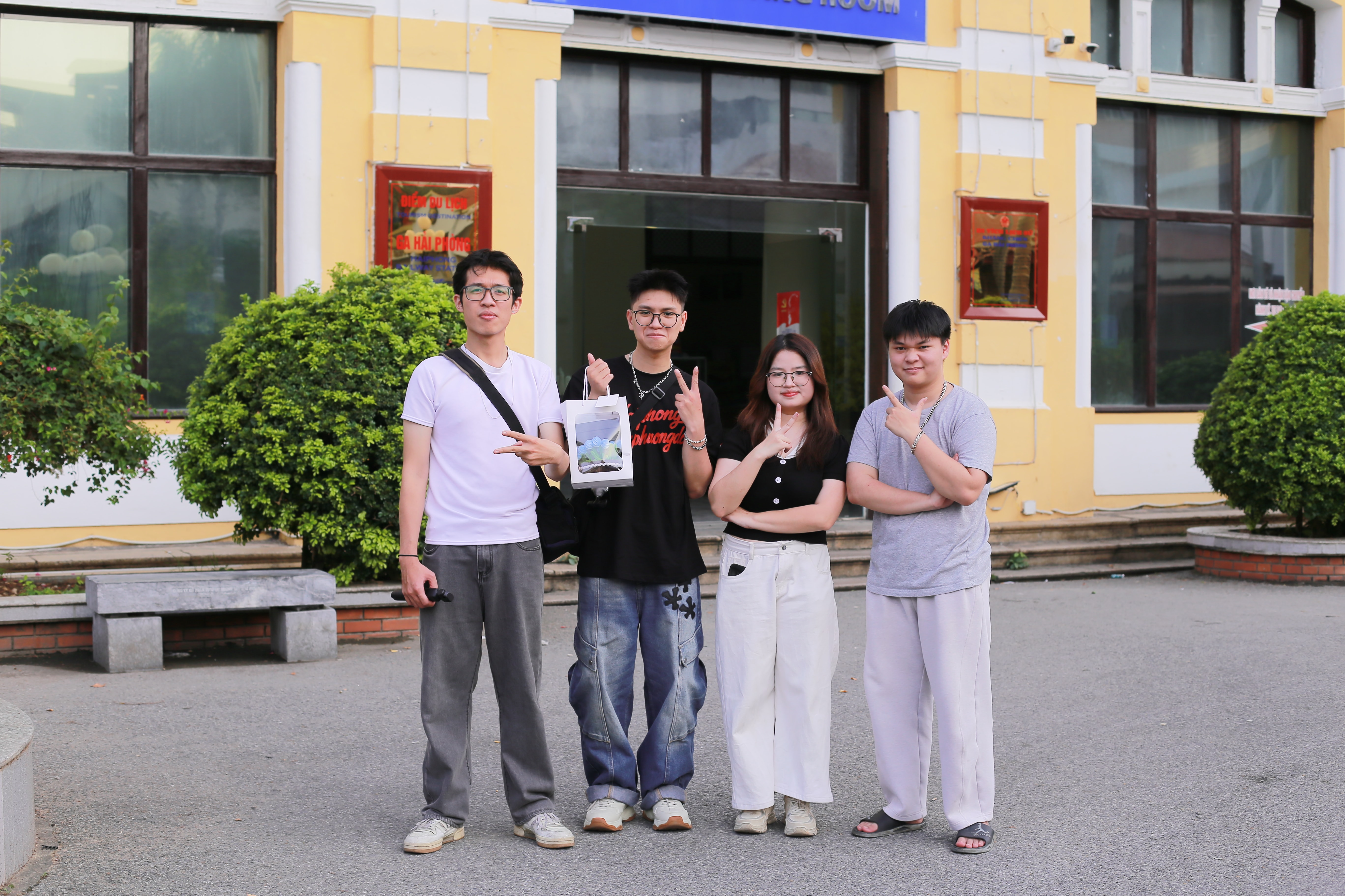Ở mỗi góc 