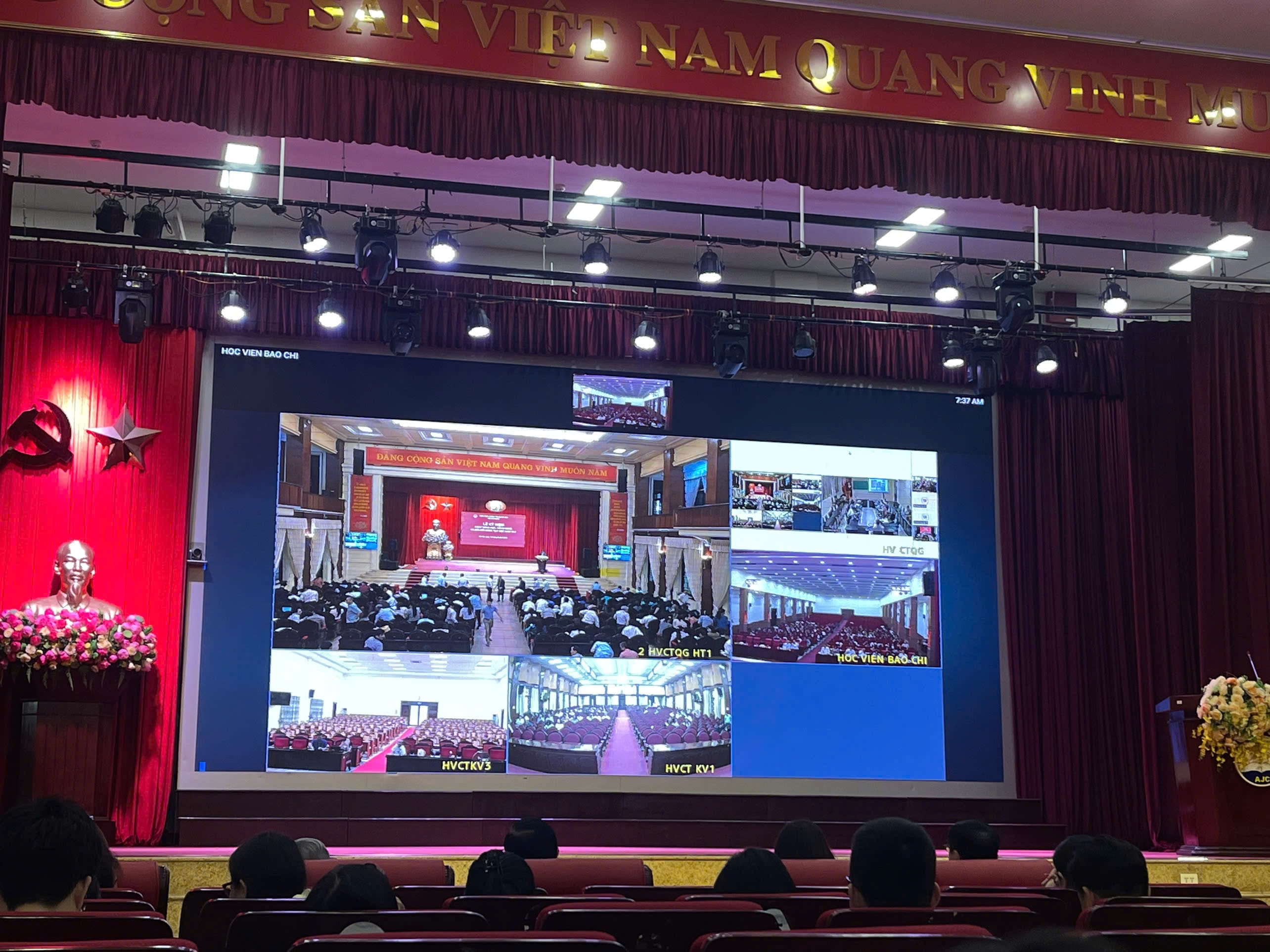 Học viện Báo chí và Tuyên truyền tham gia trực tuyến Lễ kỷ niệm Ngày Khoa học, Công nghệ và Đổi mới sáng tạo Việt Nam do Học viện Chính trị Quốc gia Hồ Chí Minh chủ trì. (Ảnh: Minh Phương)