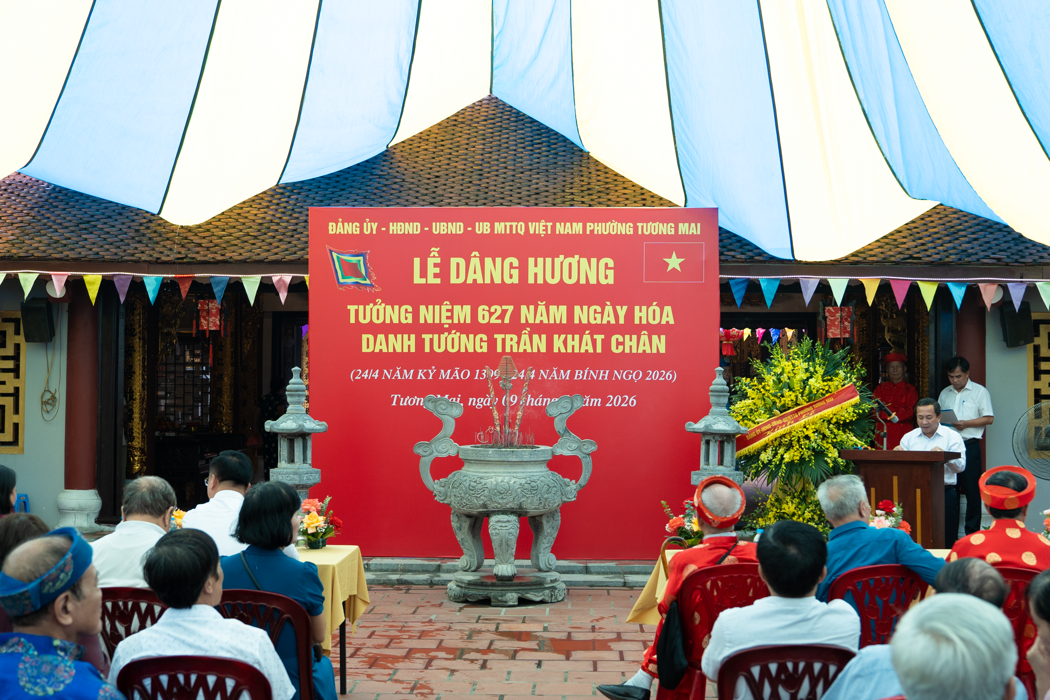 Không khí trang trọng tại buổi lễ dâng hương tưởng niệm 627 năm ngày mất Thượng tướng quân Trần Khát Chân. (Ảnh: Thanh Loan)