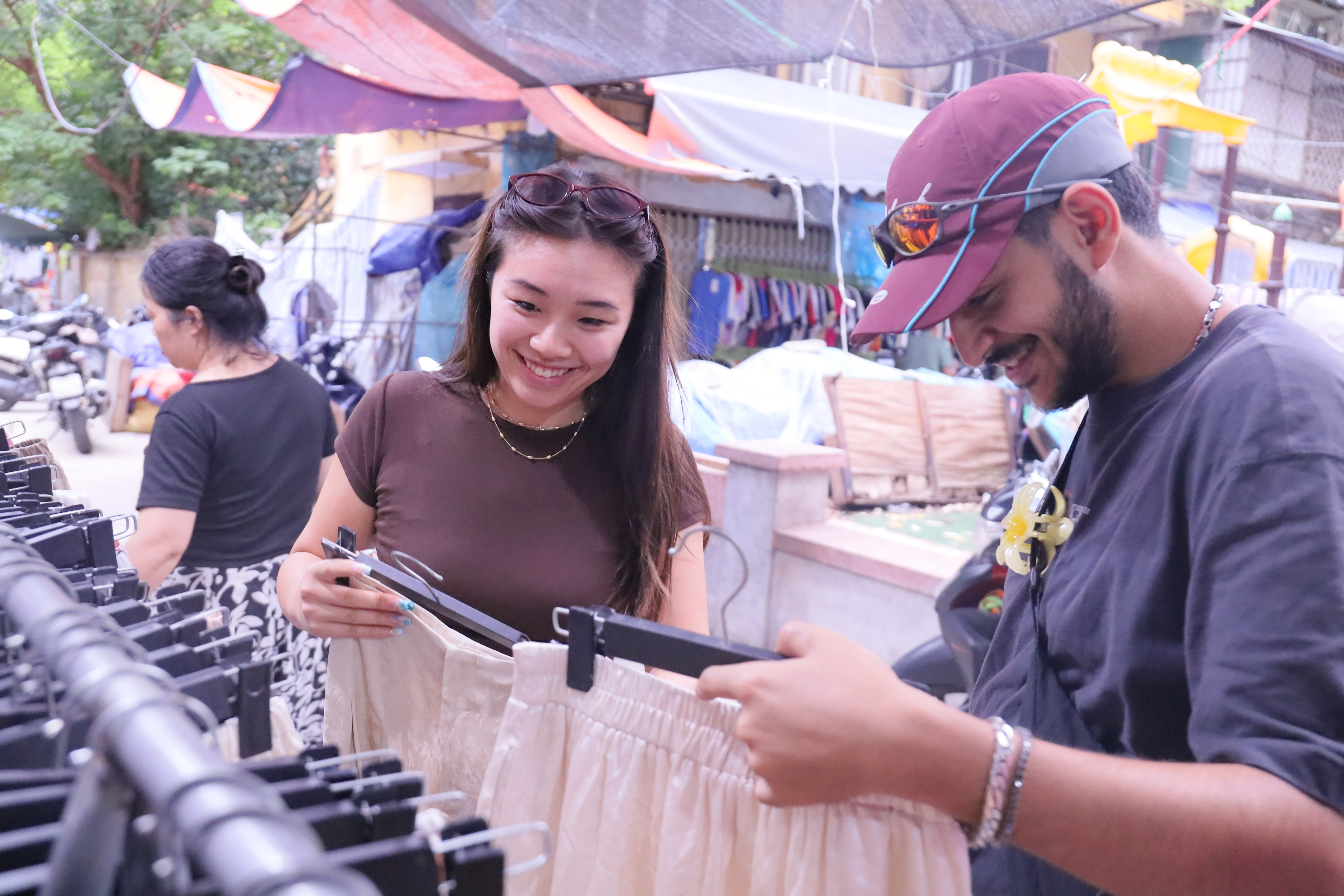 Chị Ellie và anh Divyen