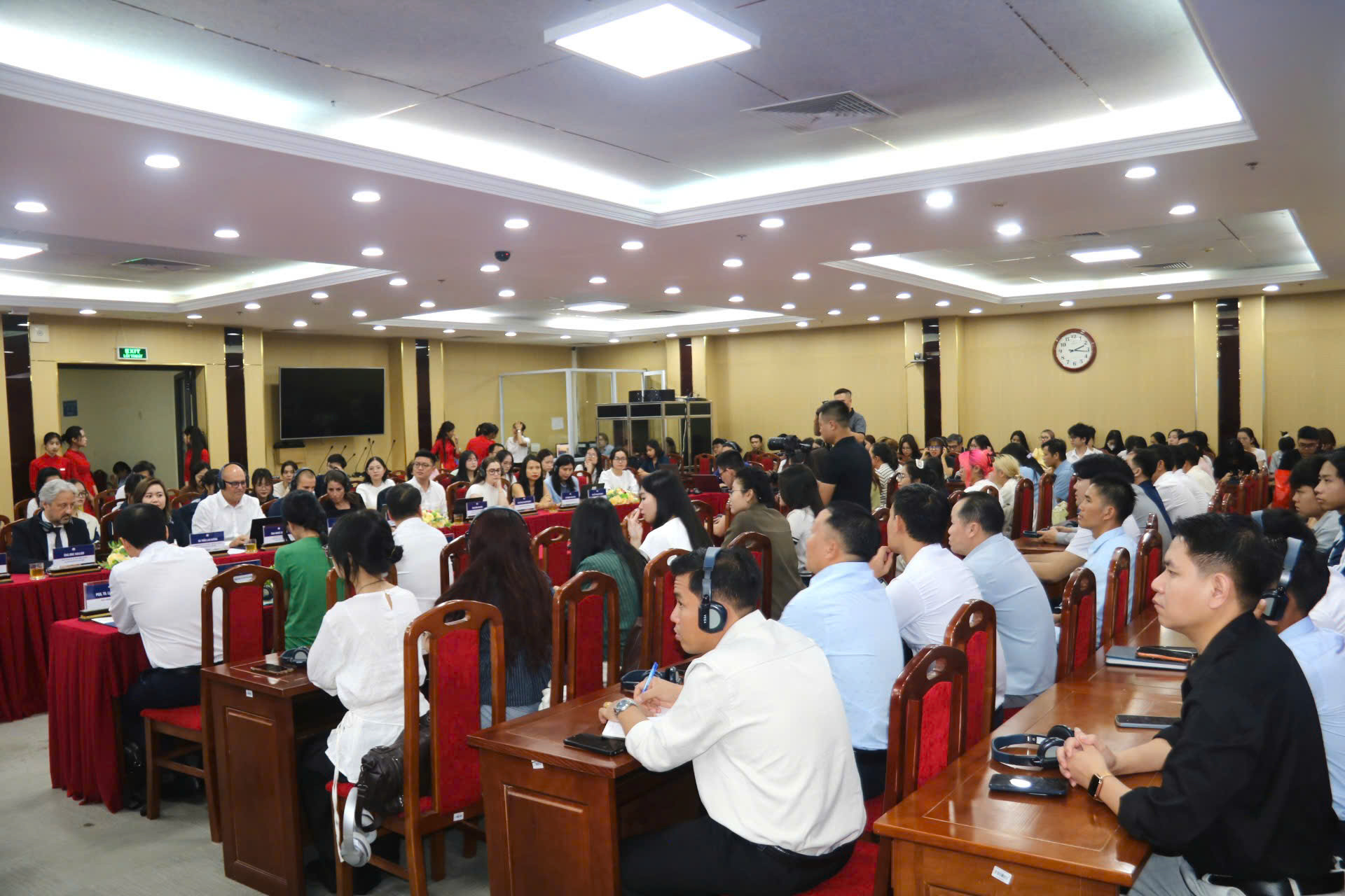 Toàn cảnh buổi tọa đàm_1