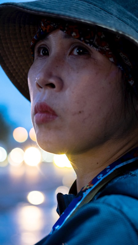 Người phụ nữ “giữ lửa” bên đường