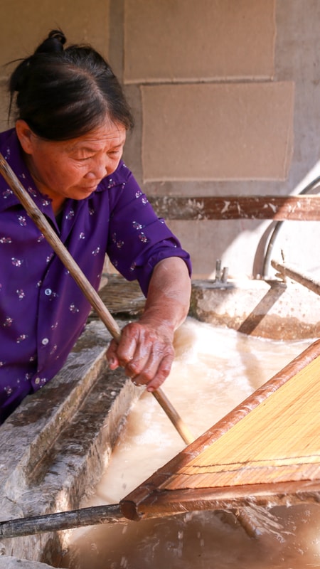 Khói hương, sắc ngói và tờ giấy bản: Nhịp sống trăm năm dưới chân núi đá Cao Bằng