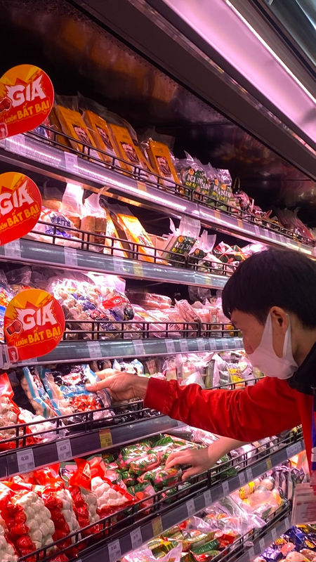 Siêu thị từ 18 giờ, thiên đường “săn” sale trong lòng Hà Nội