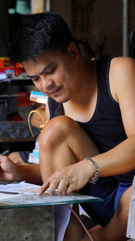 Khảm sắc xà cừ giữ tinh hoa Chuôn Ngọ