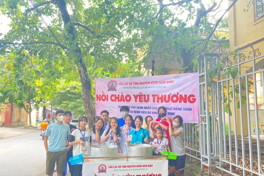 “Nồi Cháo Yêu Thương” – Cái nôi tình nguyện Thành Nam