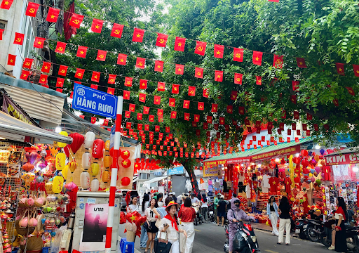 Thủ đô Hà Nội rợp sắc cờ hoa chào mừng 80 năm Quốc Khánh