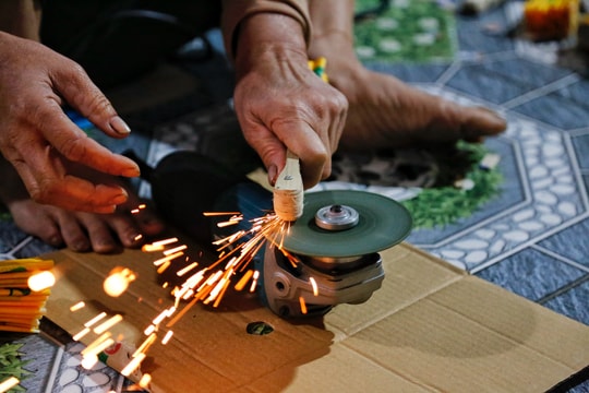 Làng quạt Chàng Sơn - hơi thở cổ xưa gặp gỡ công nghệ hiện đại