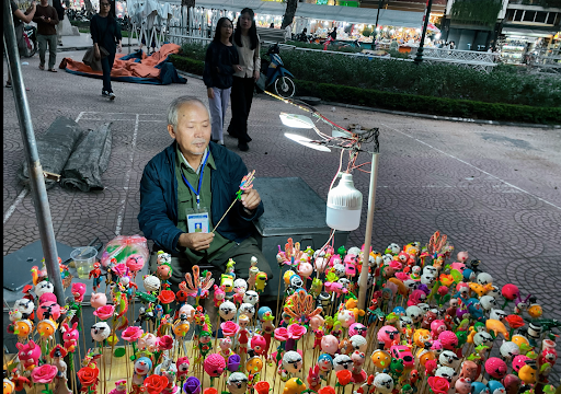 Nghệ nhân Nguyễn Văn Đinh - Người “giữ lửa” sắc màu tò he giữa lòng phố cổ