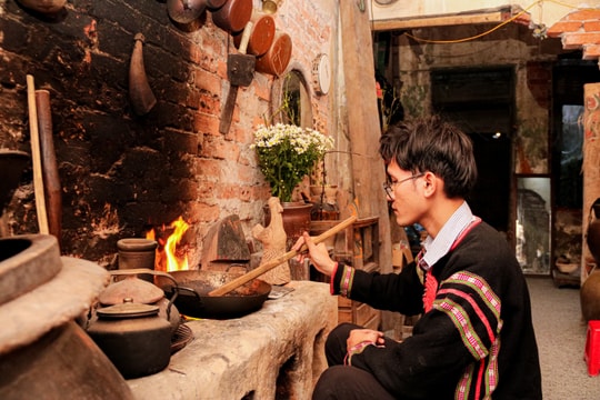 Chàng trai Êđê “gieo” hương đại ngàn vào không gian cà phê