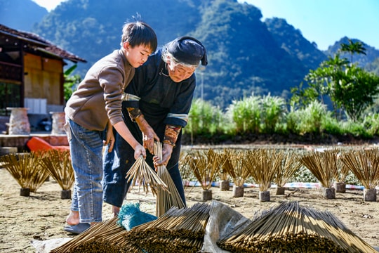 Làng hương Phia Thắp: Giữ lửa nghề giữa đại ngàn