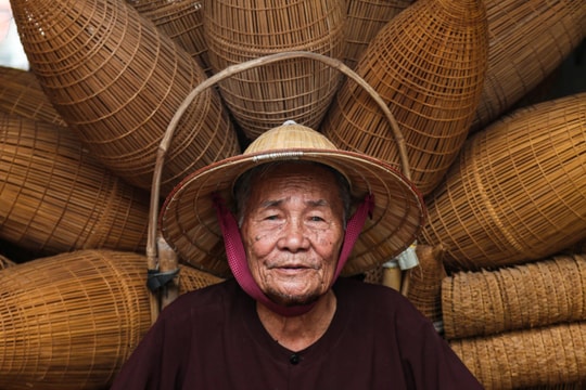 Người giữ “lửa” cho làng nghề đan đó trăm năm