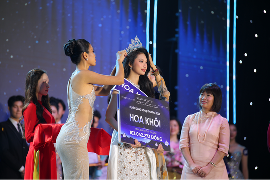 Ngôi vị Hoa khôi Duyên dáng Ngoại thương 2025 thuộc về thí sinh Phan Trâm Anh