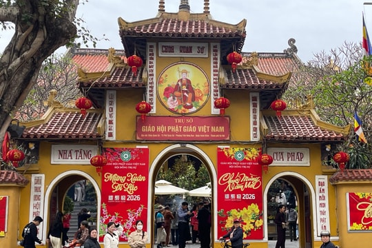 Chùa Quán Sứ tấp nập trong ngày Rằm Tháng Giêng