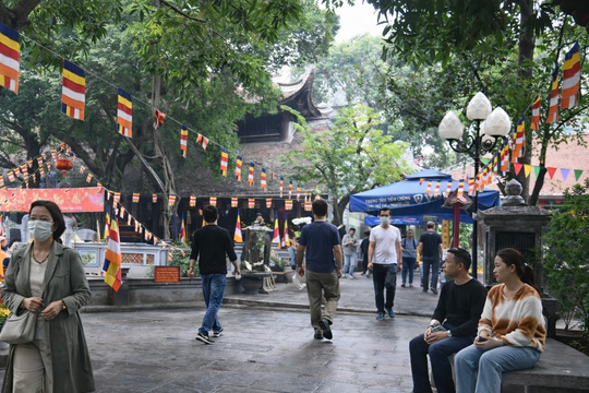 Sôi động Lễ hội Xuân hồng lần thứ XIX