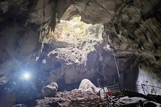 Hang Cắc Cớ - vẻ đẹp kỳ bí ẩn mình trong lòng núi Sài Sơn