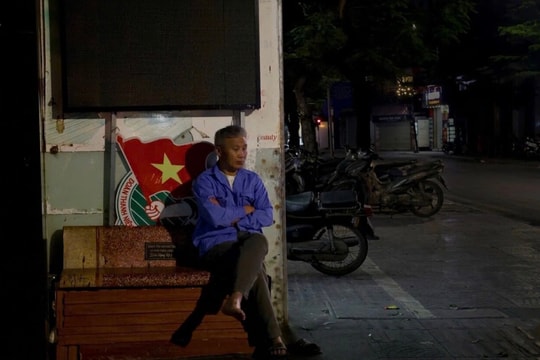 Hà Nội về đêm: Nhịp sống ngược của những phận đời mưu sinh xuyên đêm
