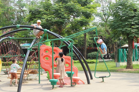 Sân chơi công cộng: Nơi nuôi dưỡng tâm hồn và thể chất cho con trẻ