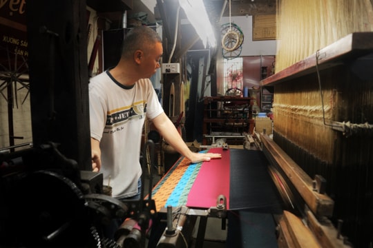 Làng lụa Vạn Phúc: “Sợi tơ vàng” giữa nhịp Hà Nội