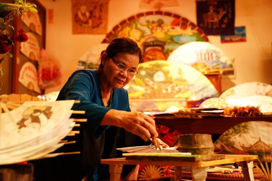 Quạt Chàng Sơn: Nét di sản bền bỉ giữa nhịp sống hiện đại