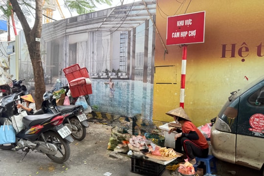 Mưu sinh trên vỉa hè: Câu chuyện phía sau những khu "chợ cóc"