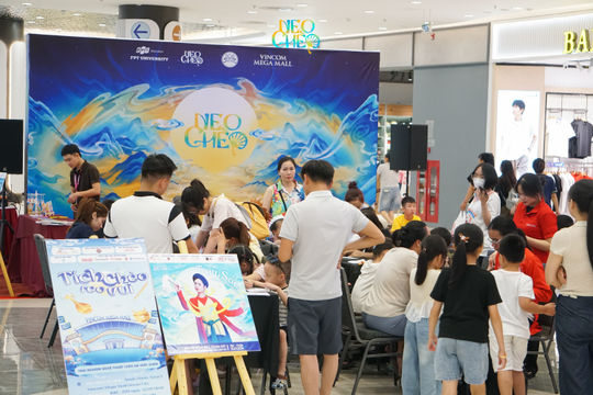 Trường Đại học Kinh tế - Đại học Quốc gia Hà Nội tổ chức dạ tiệc tri ân Blue Moon Party 2026