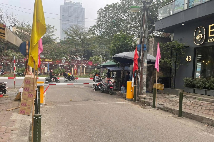 Học viện Báo chí và Tuyên truyền: Lắp barie, trả lại lối đi an toàn cho sinh viên khi ra vào trường