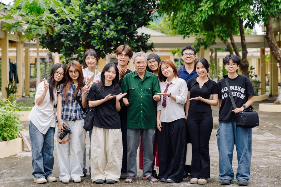 Những lát cắt hậu chiến trong không gian trưng bày “Chuyện thời bình”